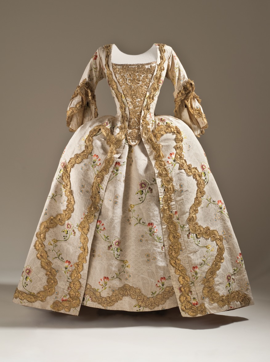 Женщины в платьях 18 века